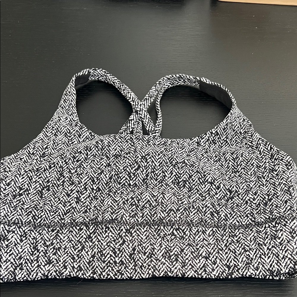 lululemon energy bra- black & white
